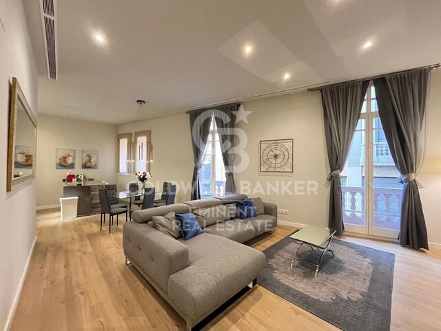 Spectacular Apartment for Sale in El Born - Fully Renovated and Move-In Ready