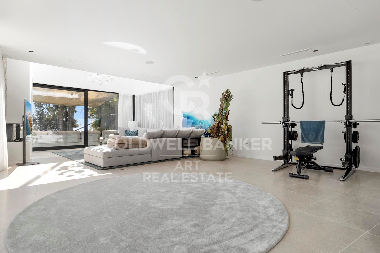 Elegante villa contemporánea en primera línea de golf con vistas al mar en La Alquería, Benahavís