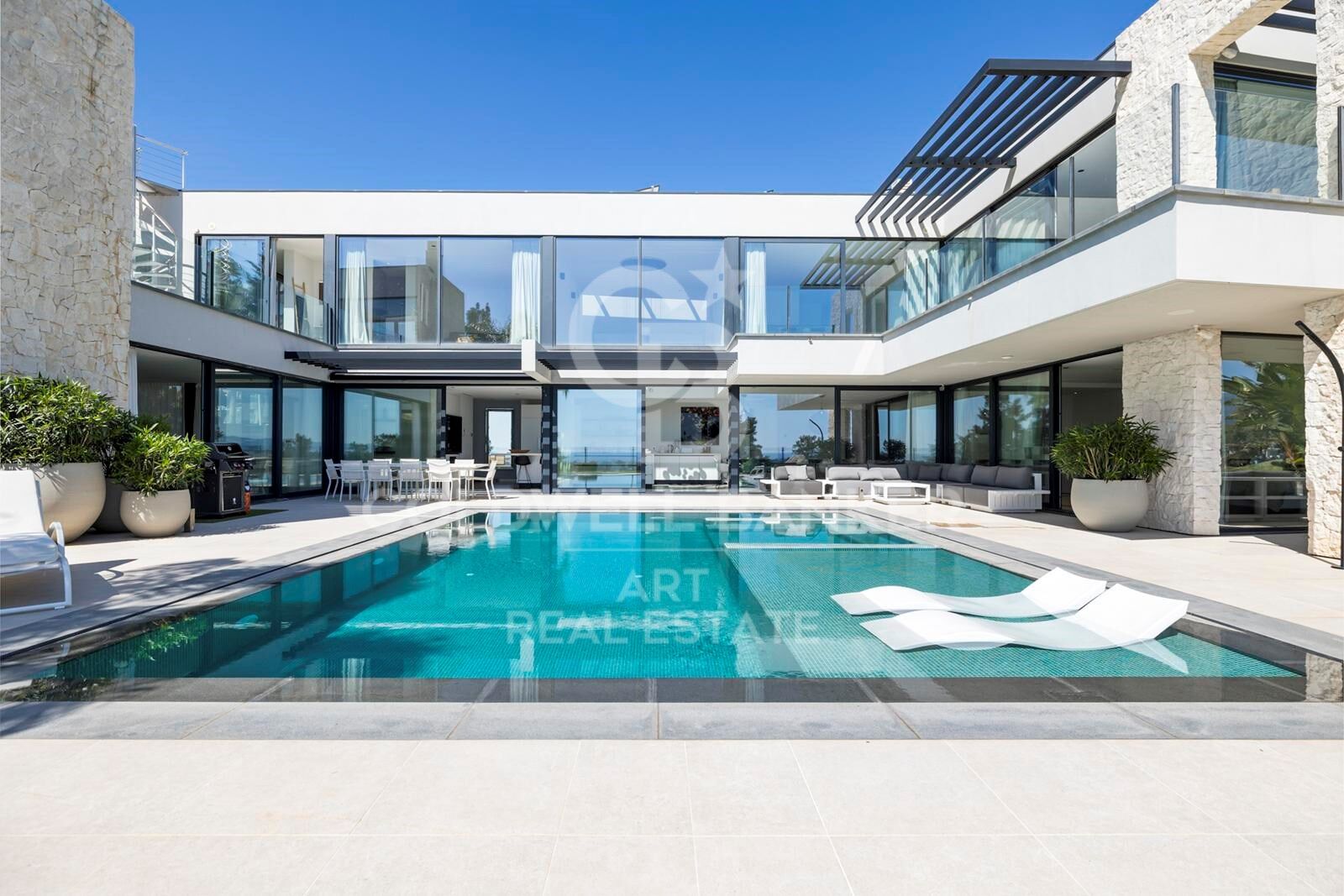 Elegante, moderne Villa mit Blick auf das Meer und den Golfplatz in La Alquería, Benahavís