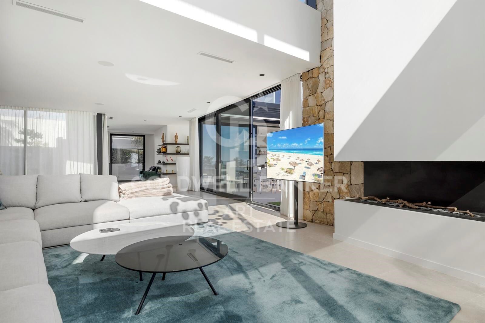 Élégante villa contemporaine avec vue sur la mer et le golf à La Alquería, Benahavís