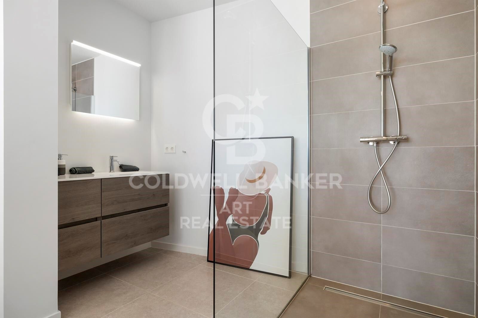 Elegant contemporary villa in frontline golf with sea views in La Alquería, Benahavís