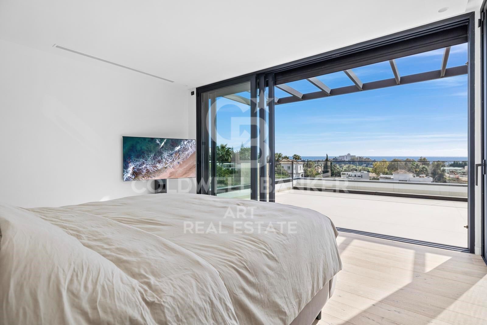 Villa contemporánea de obra nueva con vistas al mar en La Alquería, Benahavís