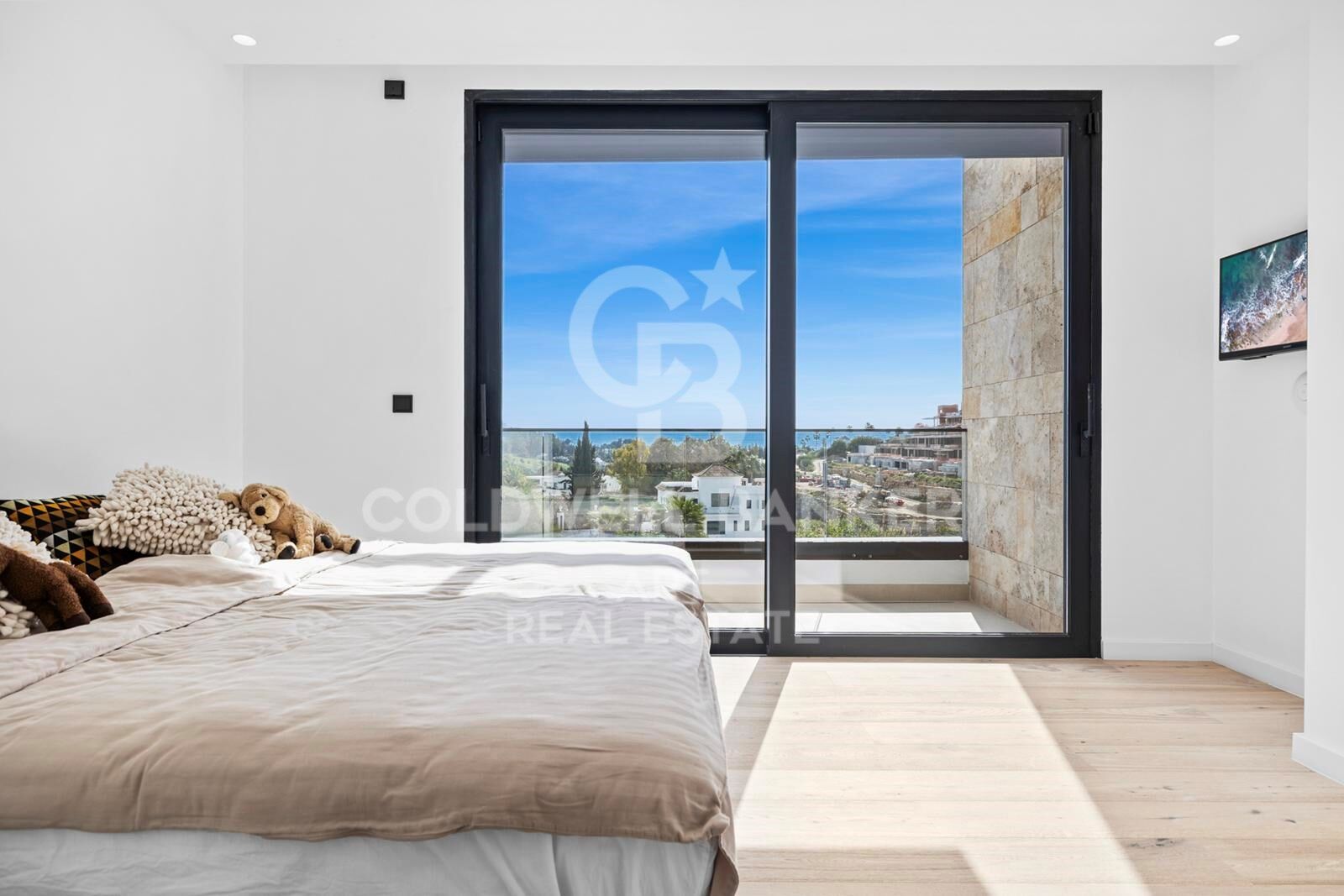 Brand-new contemporary villa with sea views in La Alquería, Benahavís