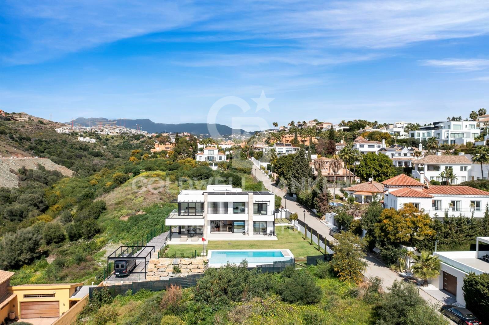 Brand-new contemporary villa with sea views in La Alquería, Benahavís