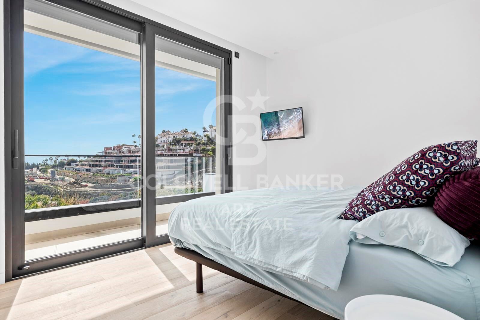 Brand-new contemporary villa with sea views in La Alquería, Benahavís
