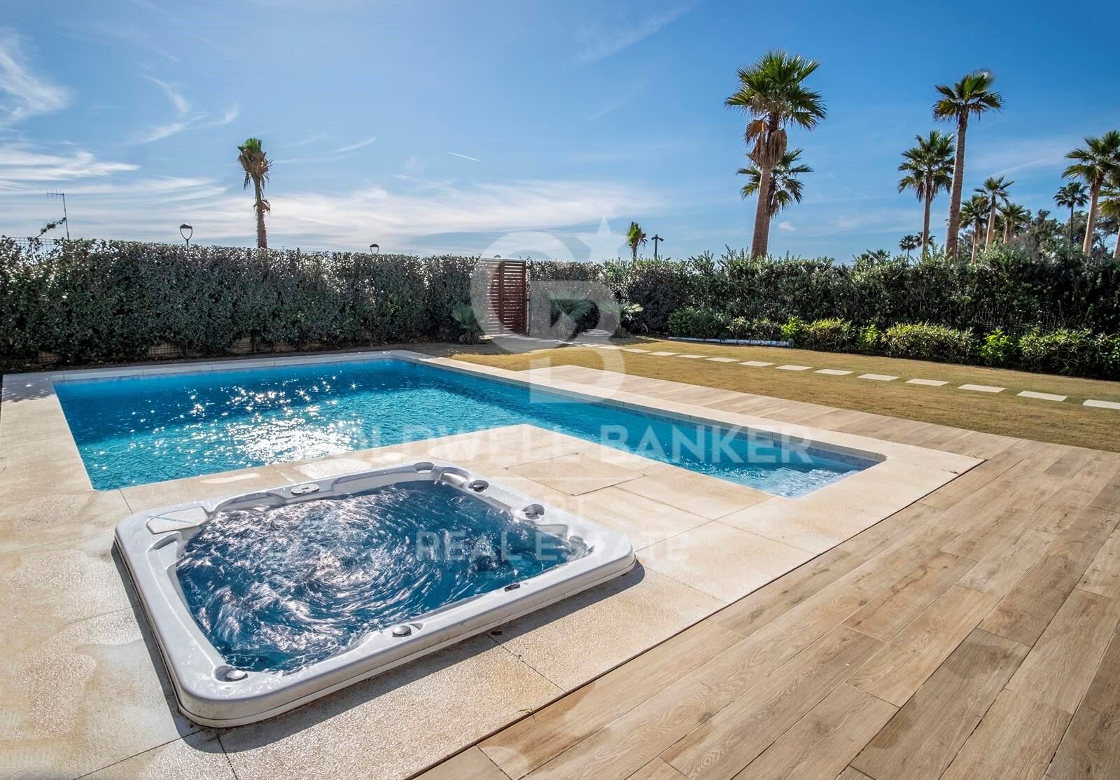 Luxury Frontline Beach Villa in Velaya Gardens, New Golden Mile, Estepona