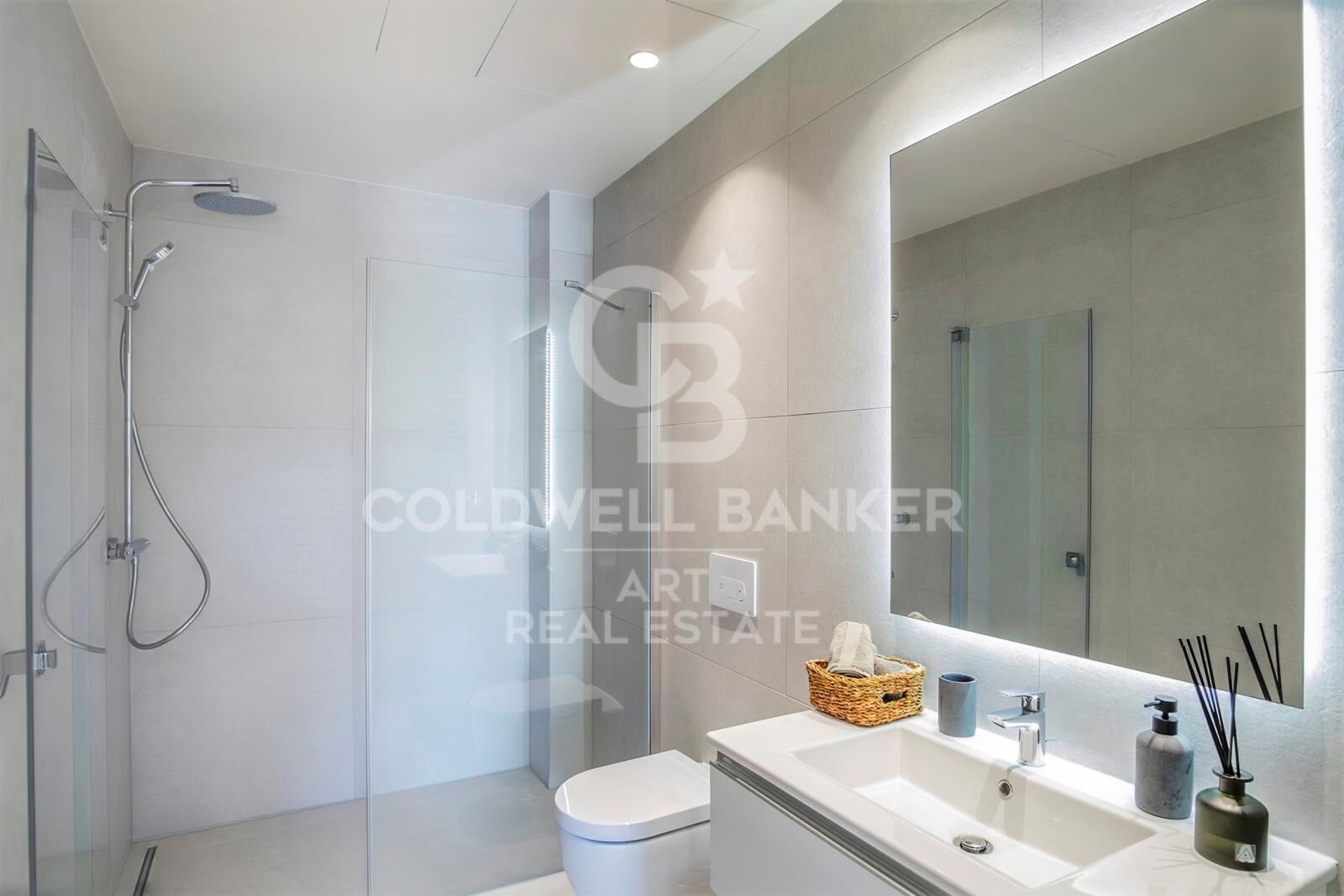 Luxury Frontline Beach Villa in Velaya Gardens, New Golden Mile, Estepona