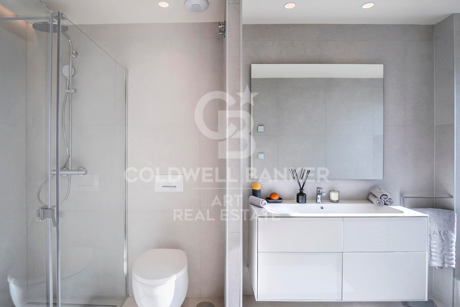 Luxuriöse Strandvilla in erster Meereslinie in Velaya Gardens, Neue Goldene Meile, Estepona