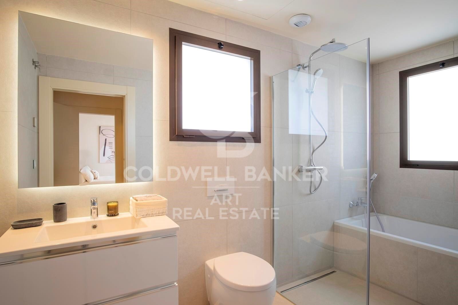 Luxuriöse Strandvilla in erster Meereslinie in Velaya Gardens, Neue Goldene Meile, Estepona