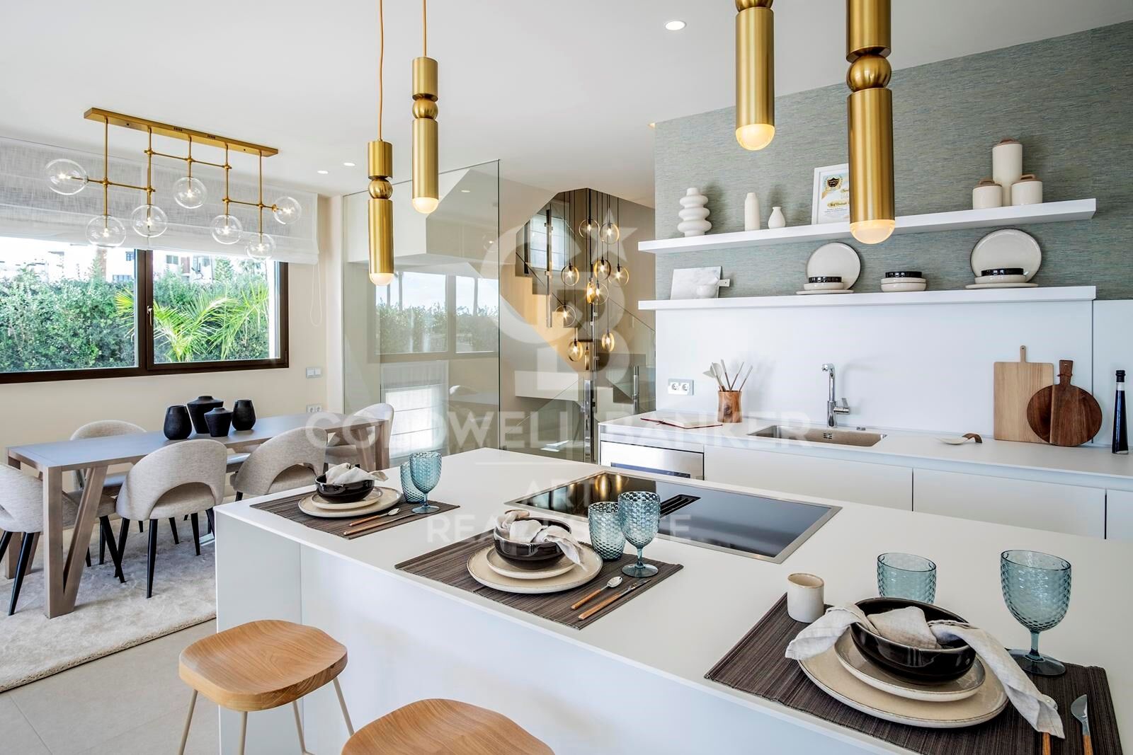 Villa de luxe en première ligne de plage dans les jardins de Velaya, New Golden Mile, Estepona