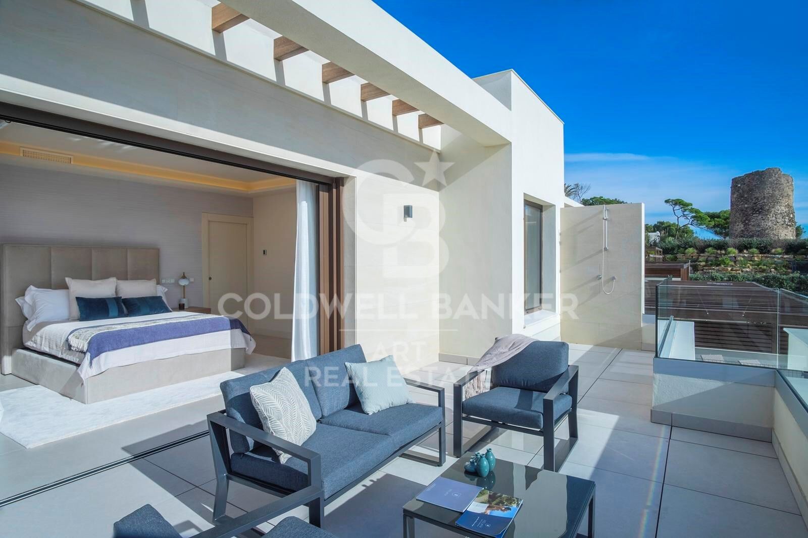 Luxuriöse Strandvilla in erster Meereslinie in Velaya Gardens, Neue Goldene Meile, Estepona
