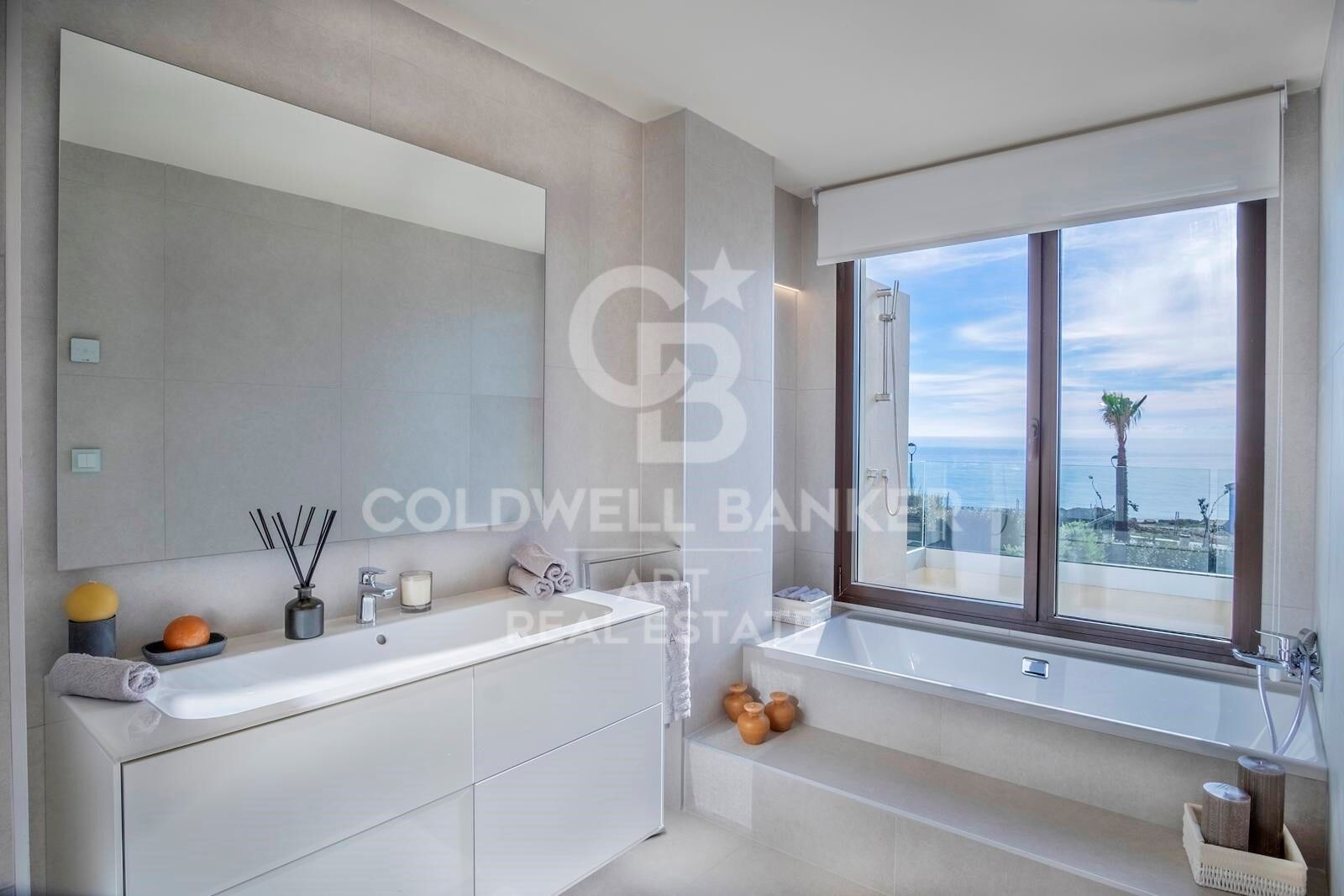 Luxuriöse Strandvilla in erster Meereslinie in Velaya Gardens, Neue Goldene Meile, Estepona