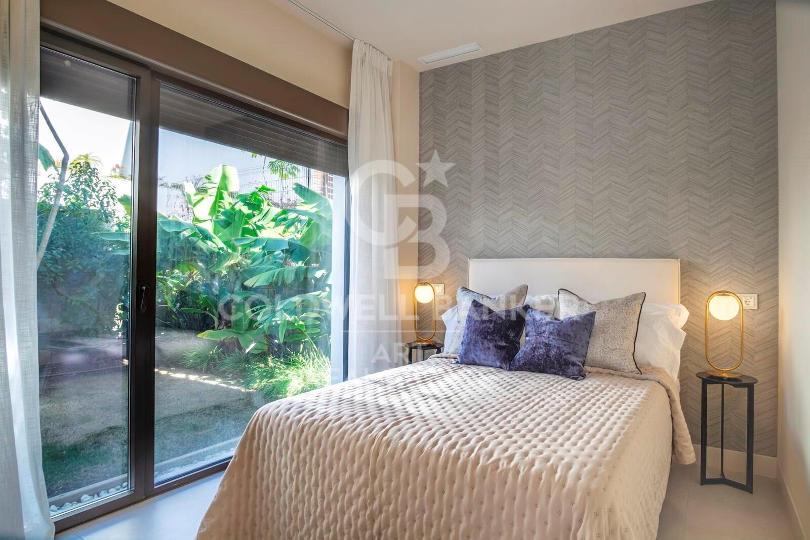 Villa de luxe en première ligne de plage dans les jardins de Velaya, New Golden Mile, Estepona