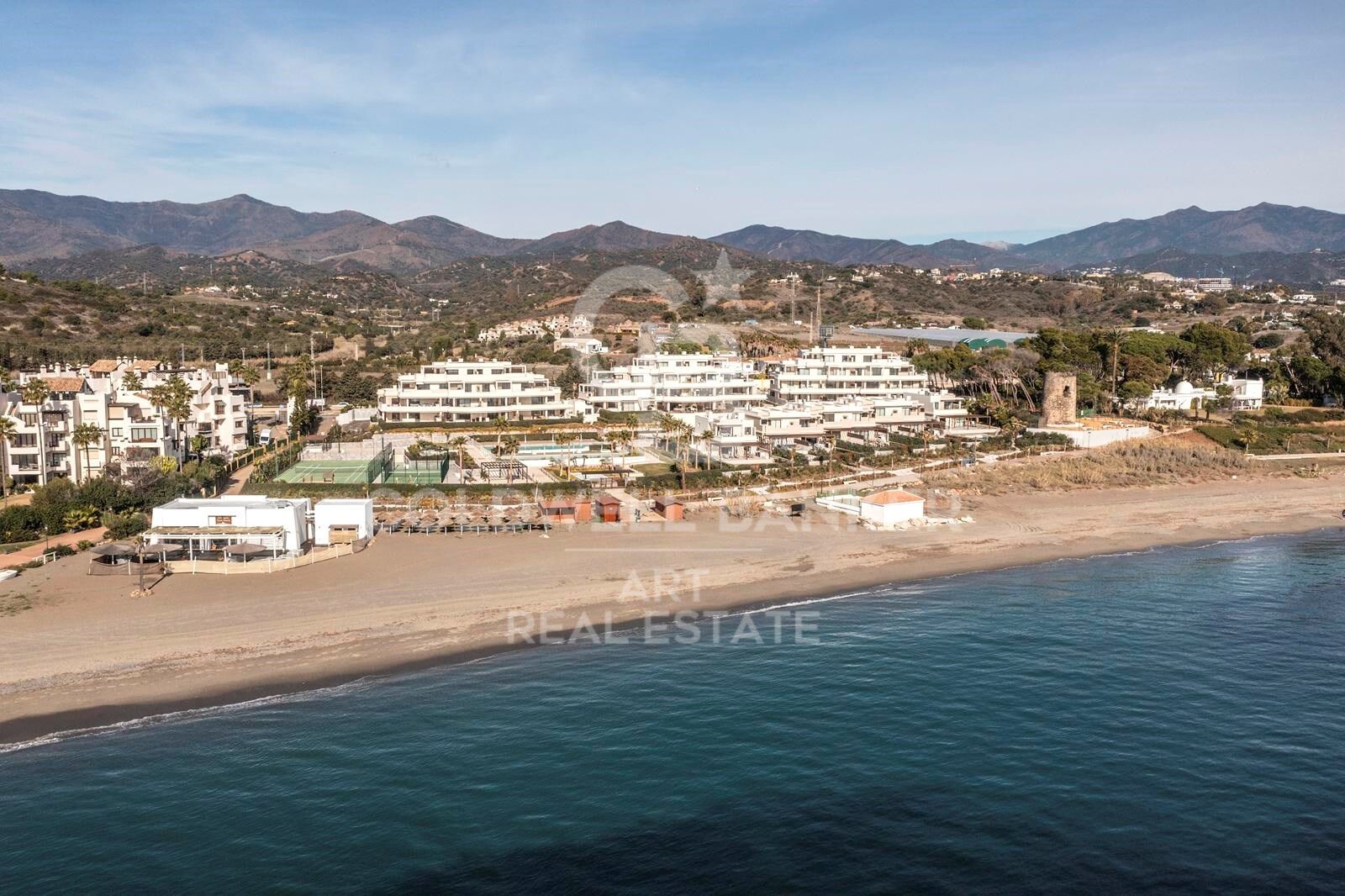 Villa de luxe en première ligne de plage dans les jardins de Velaya, New Golden Mile, Estepona