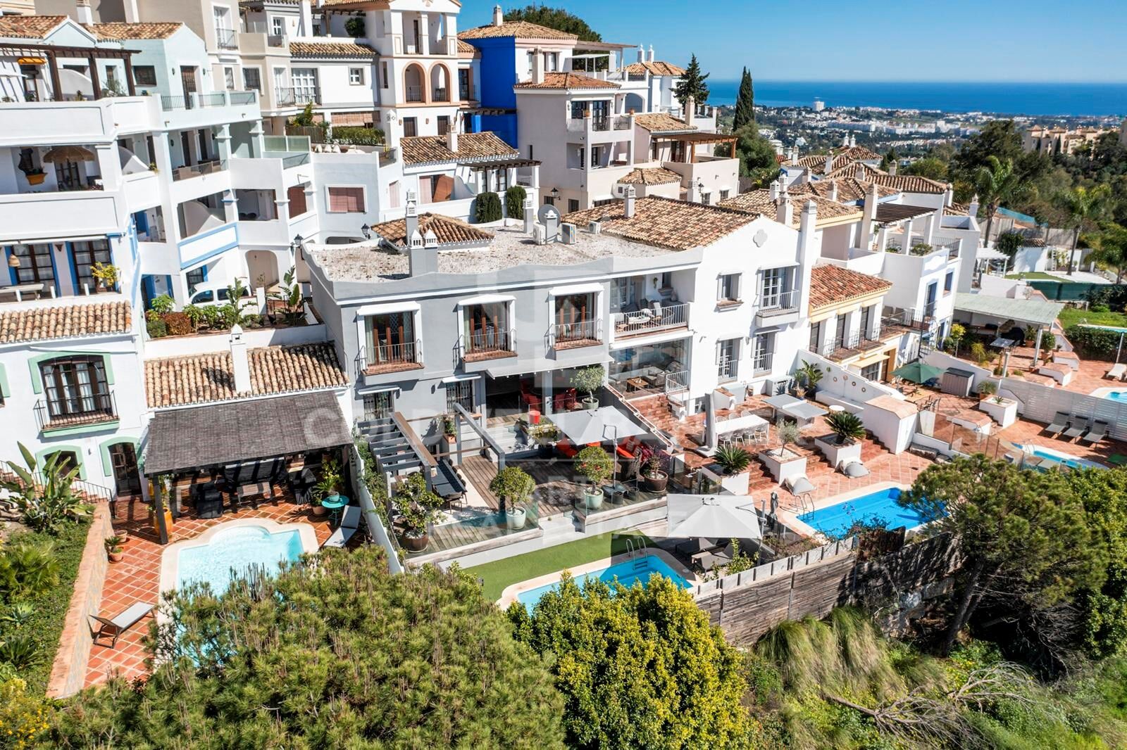 Elegant 5-Bedroom Townhouse with Private Pool in La Perla de la Heredia, Benahavís