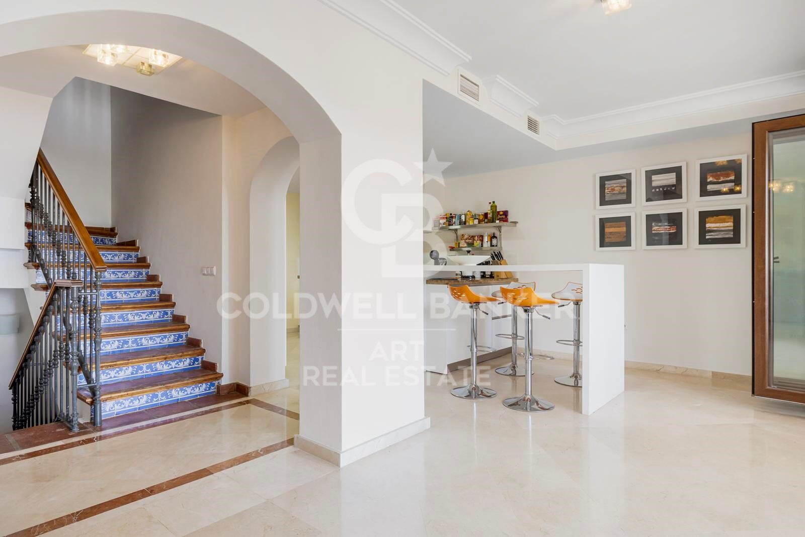 Elegante Adosado de 5 Dormitorios con Piscina Privada en La Perla de la Heredia, Benahavís