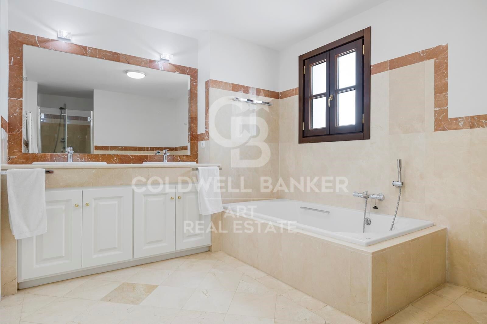 Elegant 5-Bedroom Townhouse with Private Pool in La Perla de la Heredia, Benahavís