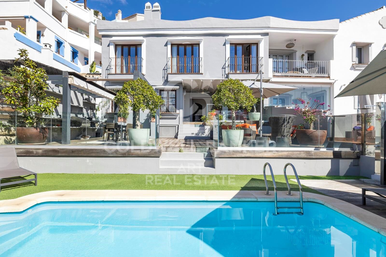 Elegant 5-Bedroom Townhouse with Private Pool in La Perla de la Heredia, Benahavís