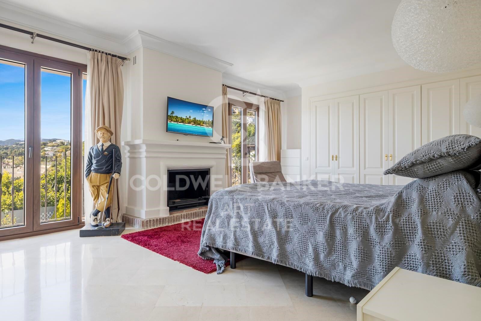 Elegant 5-Bedroom Townhouse with Private Pool in La Perla de la Heredia, Benahavís
