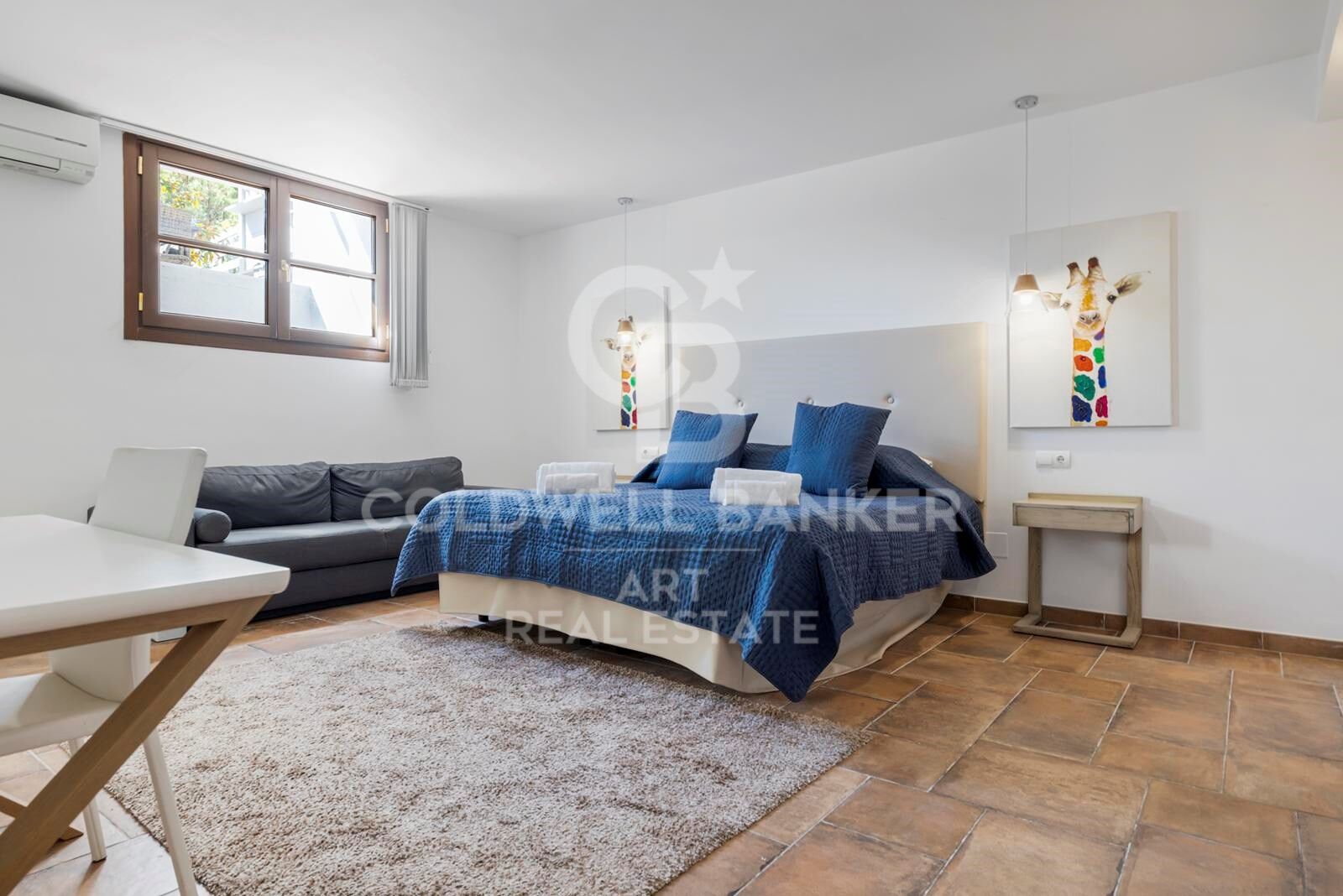 Elegant 5-Bedroom Townhouse with Private Pool in La Perla de la Heredia, Benahavís