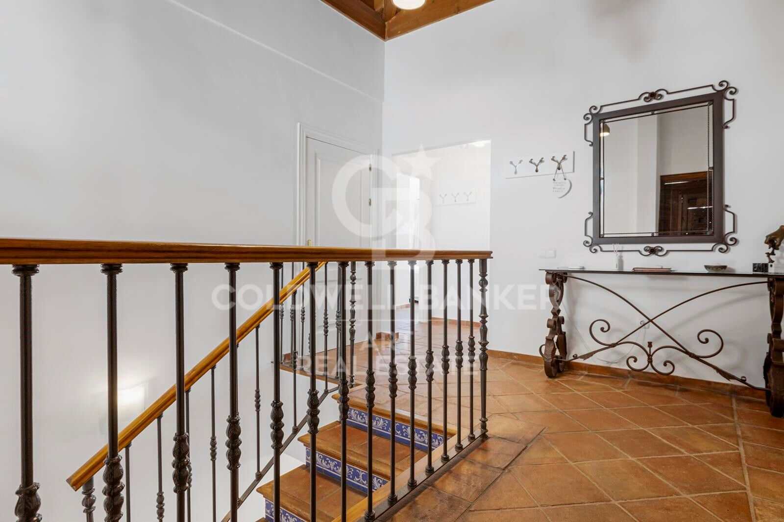 Elegant 5-Bedroom Townhouse with Private Pool in La Perla de la Heredia, Benahavís