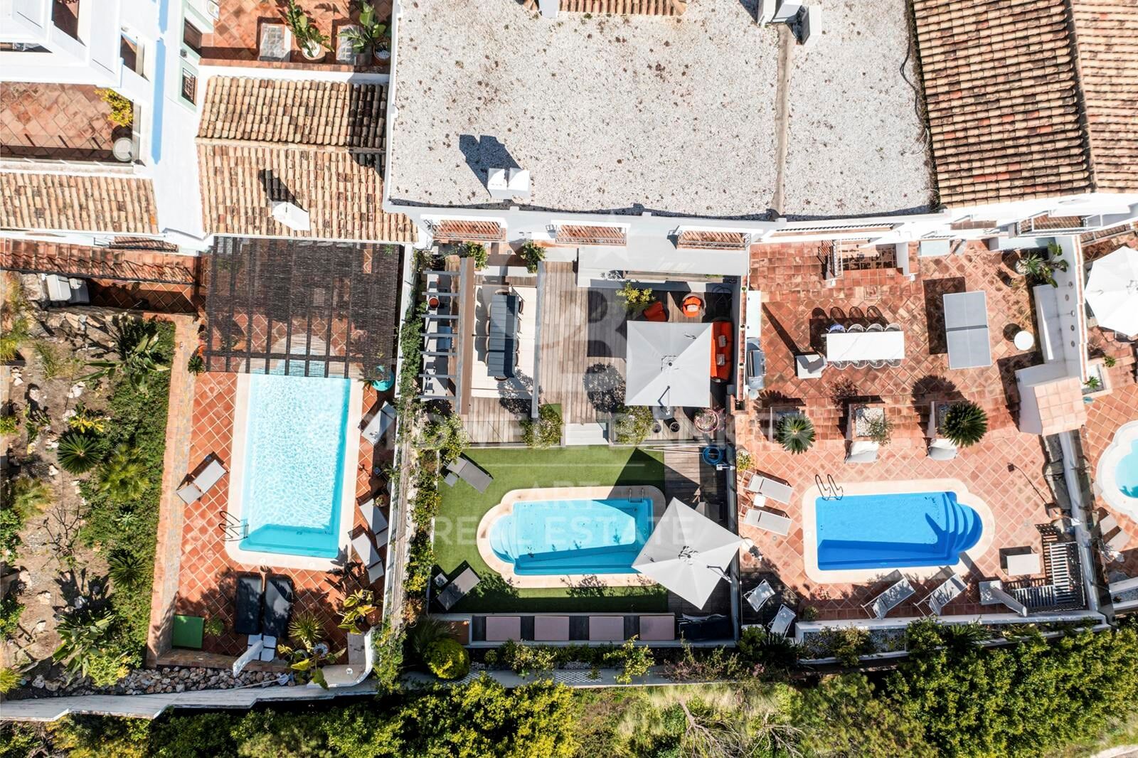 Elegant 5-Bedroom Townhouse with Private Pool in La Perla de la Heredia, Benahavís