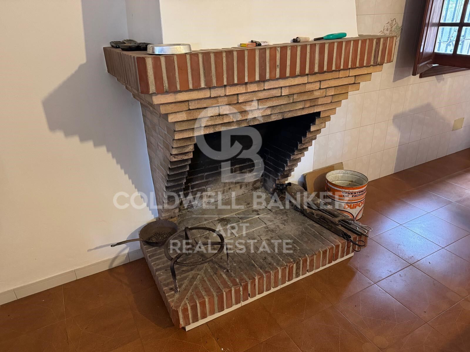 Investitionsvilla mit Panoramablick auf die Berge auf großem Grundstück nahe Estepona