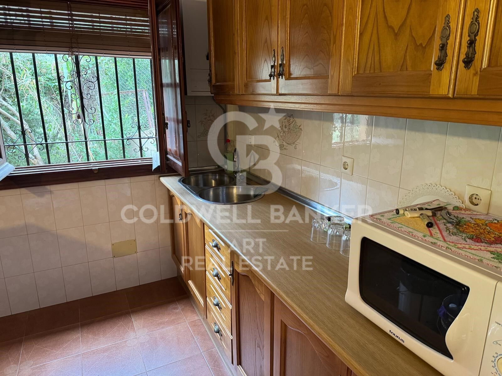 Villa de inversión con vistas panorámicas a la montaña en gran parcela cerca de Estepona