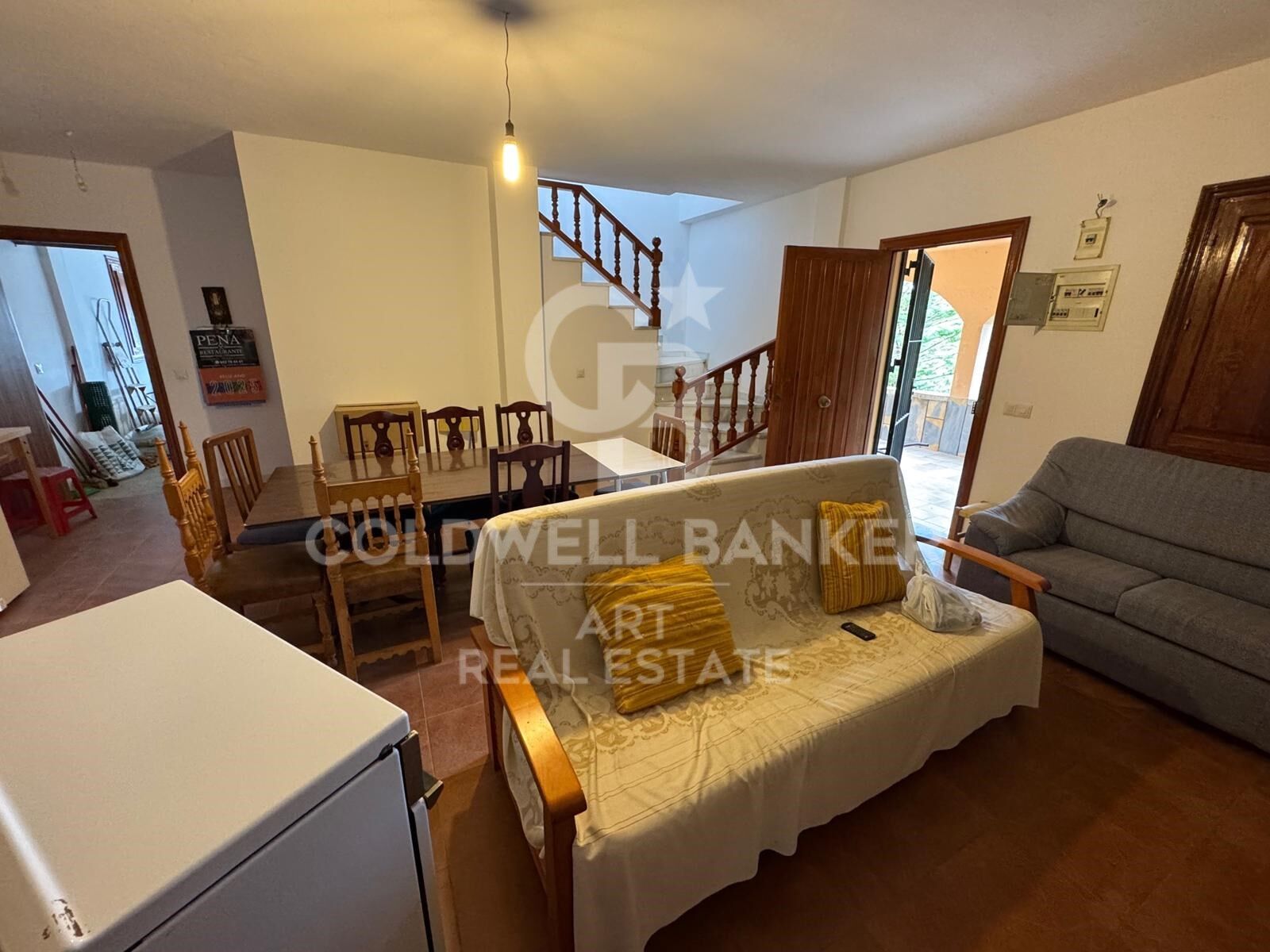 Villa de inversión con vistas panorámicas a la montaña en gran parcela cerca de Estepona