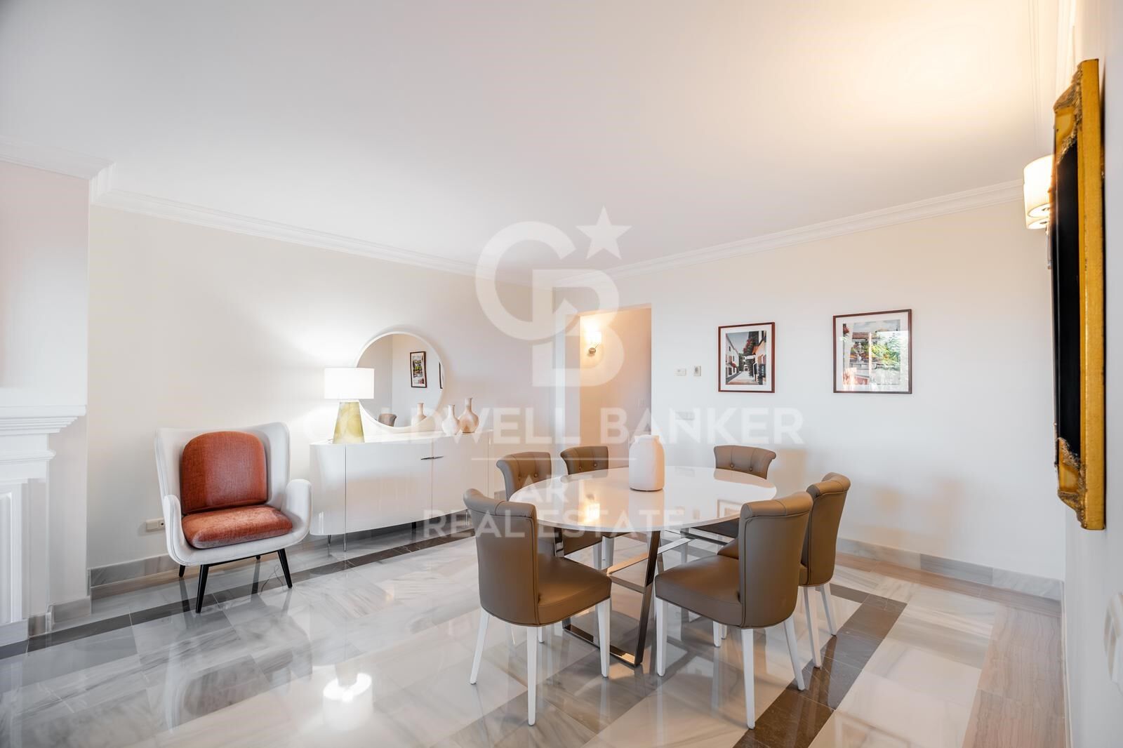 Elegant corner apartment with panoramic sea views in Monte Halcones, Marbella