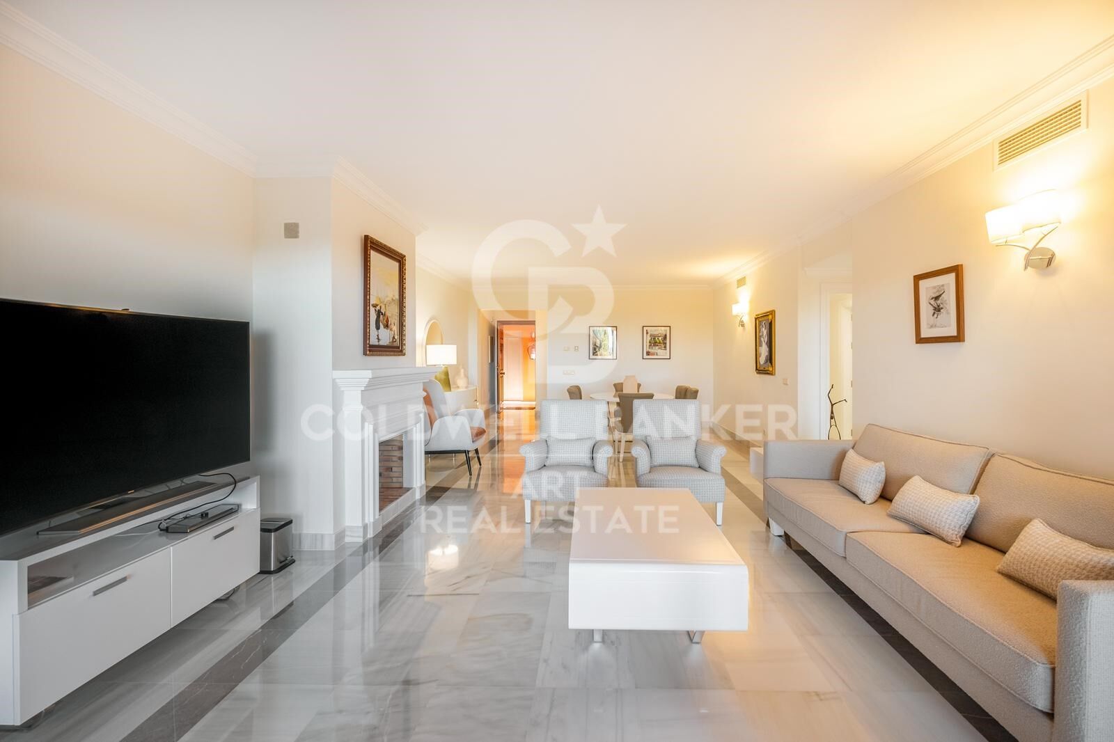 Elegant corner apartment with panoramic sea views in Monte Halcones, Marbella