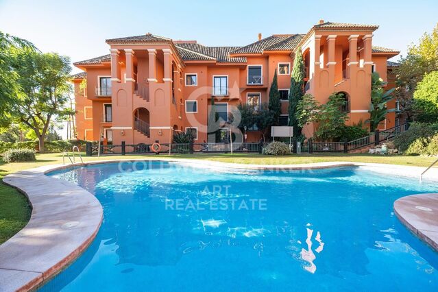 Élégant appartement d'angle avec vue panoramique sur la mer à Monte Halcones, Marbella