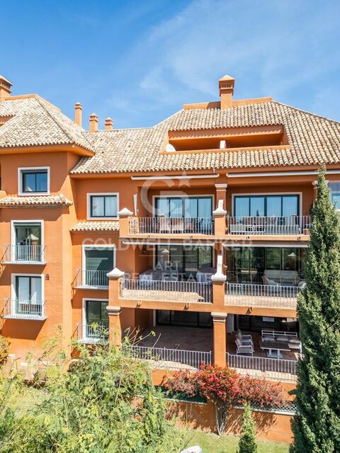 Elegant Andalusian-style apartment with panoramic views in Monte Halcones, Benahavís