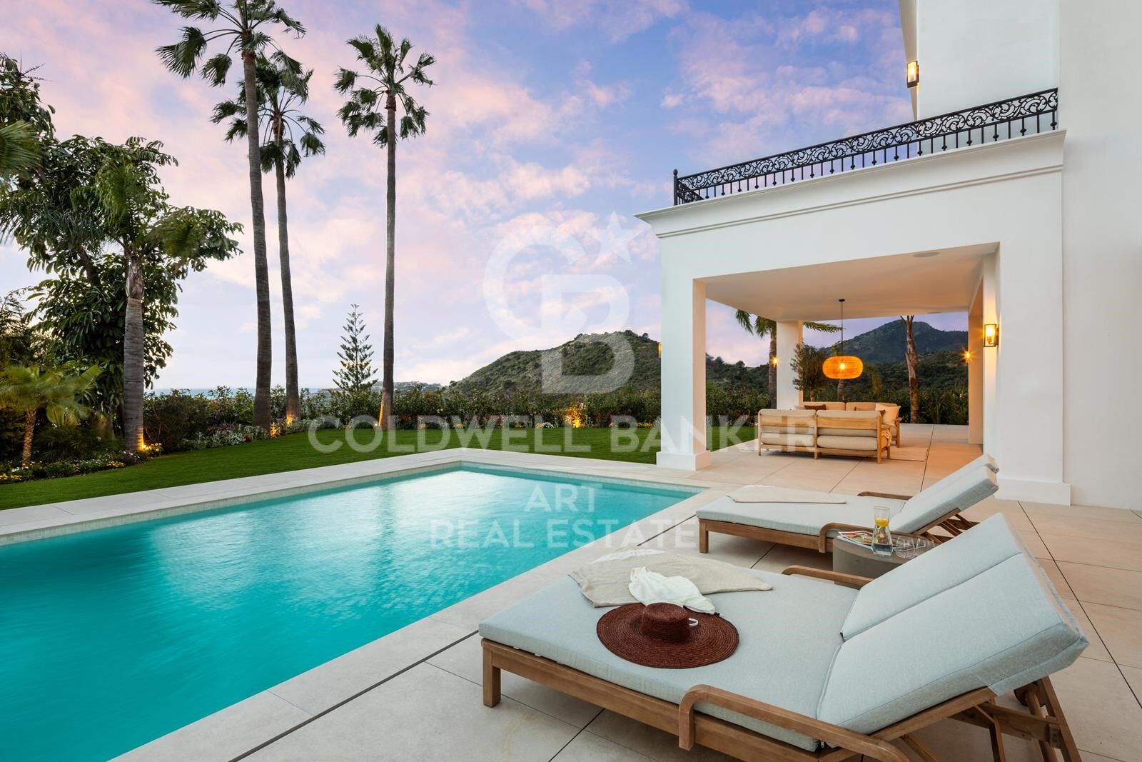 Elegant Mediterranean villa with panoramic views in Los Arqueros, Benahavís