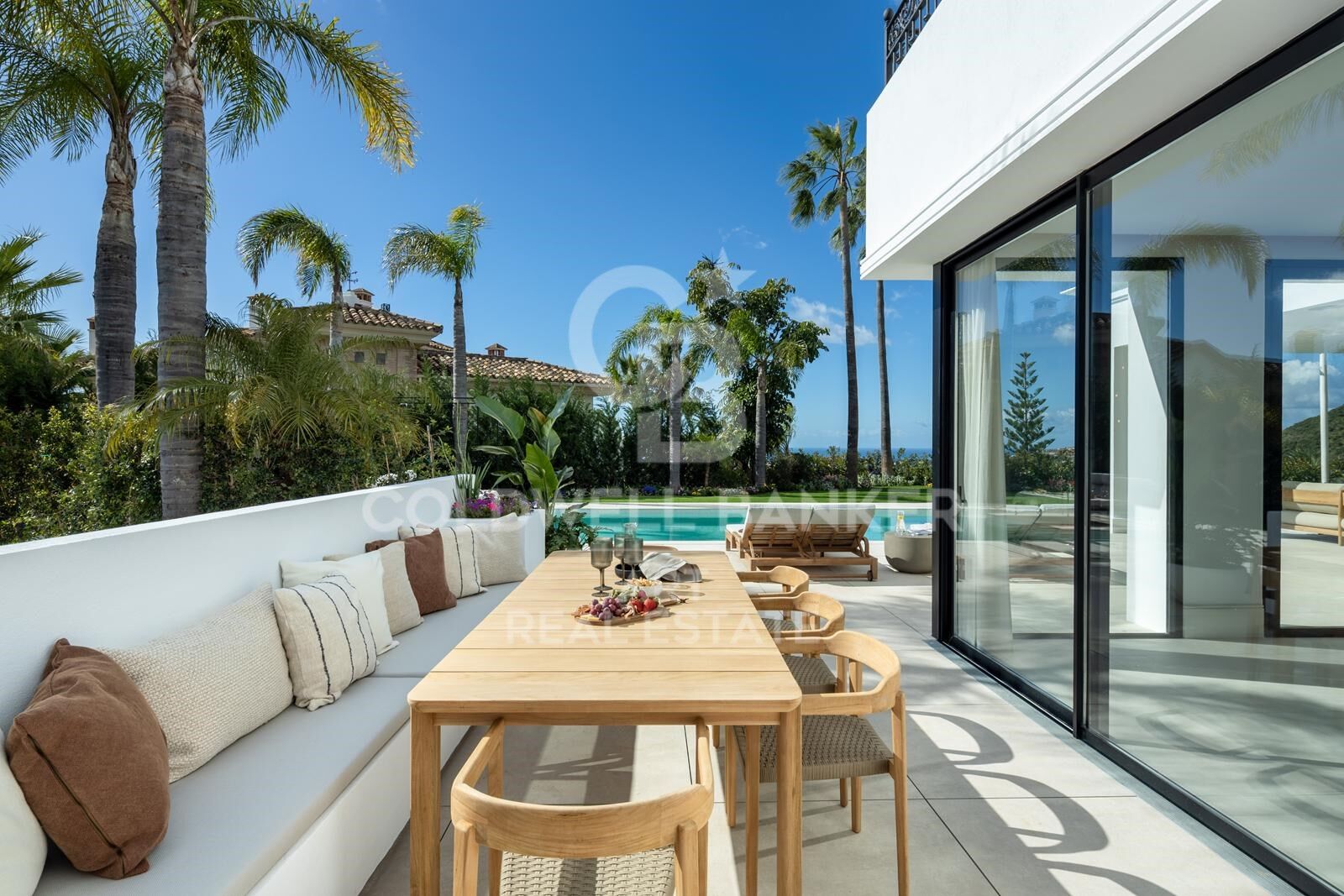 Elegant Mediterranean villa with panoramic views in Los Arqueros, Benahavís