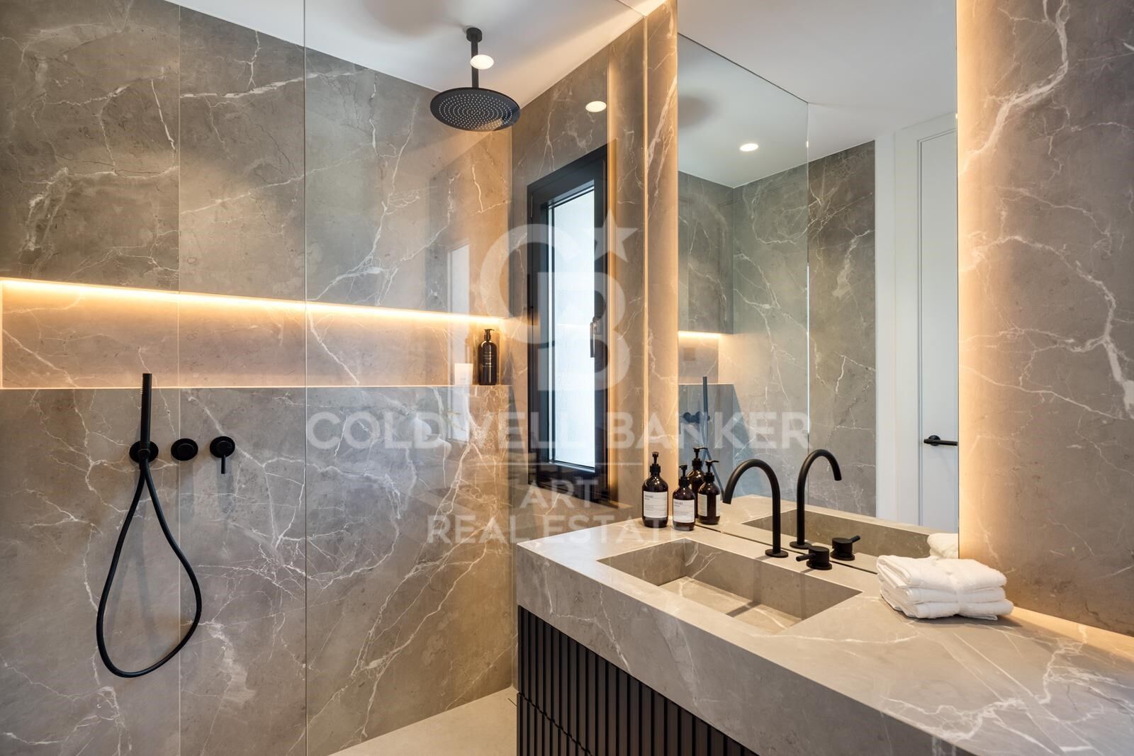 Villa mediterránea de lujo con vistas panorámicas en Los Arqueros, Benahavís