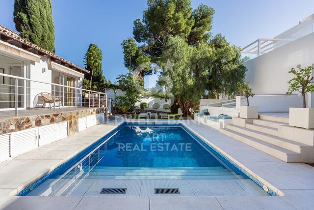 Stylish modern villa with guest house in prime Nueva Andalucía, Marbella