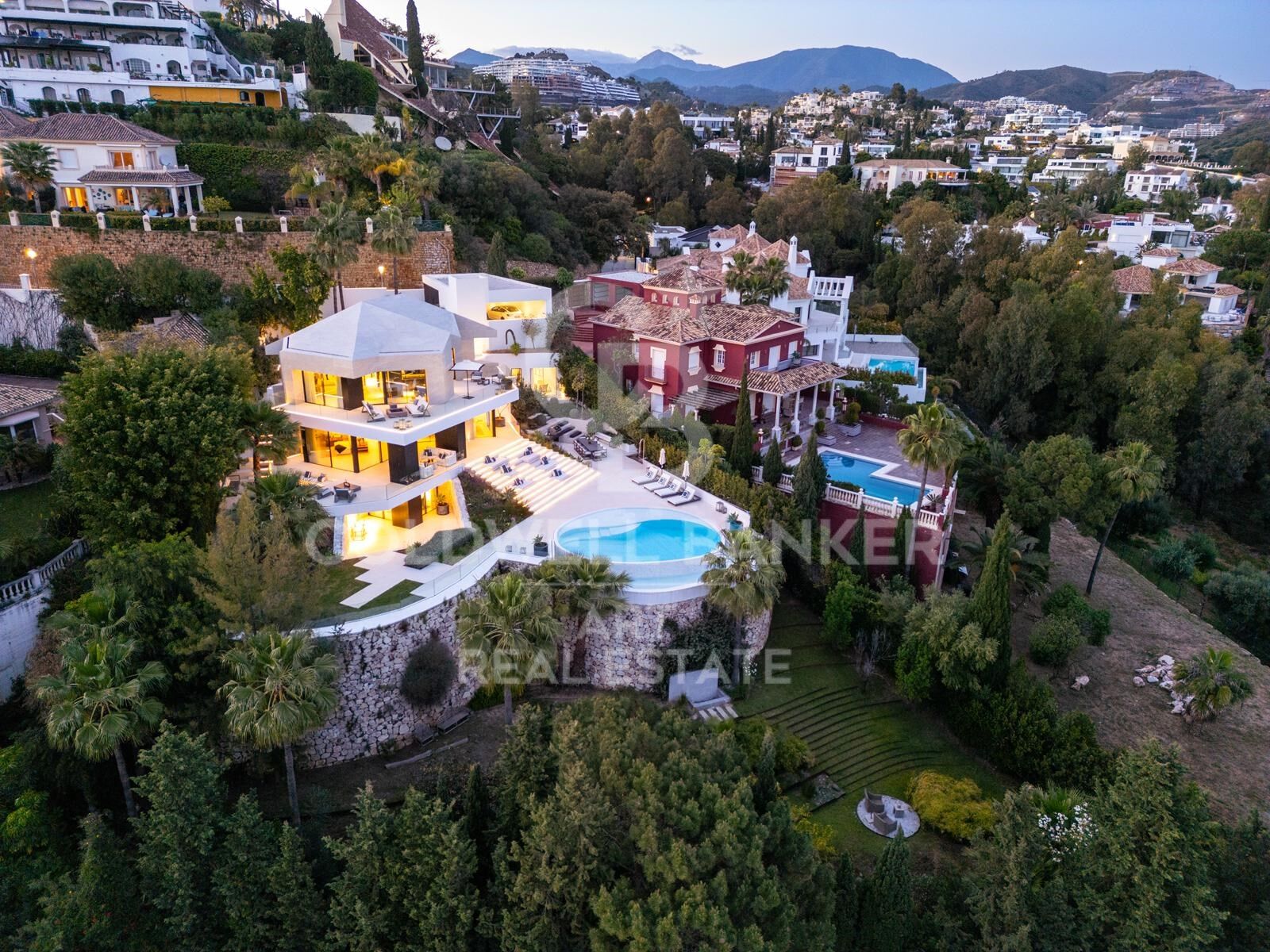 Moderne Luxusvilla mit Meerblick in La Quinta, Benahavís