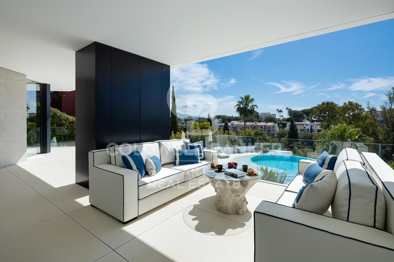 Moderne Luxusvilla mit Meerblick in La Quinta, Benahavís