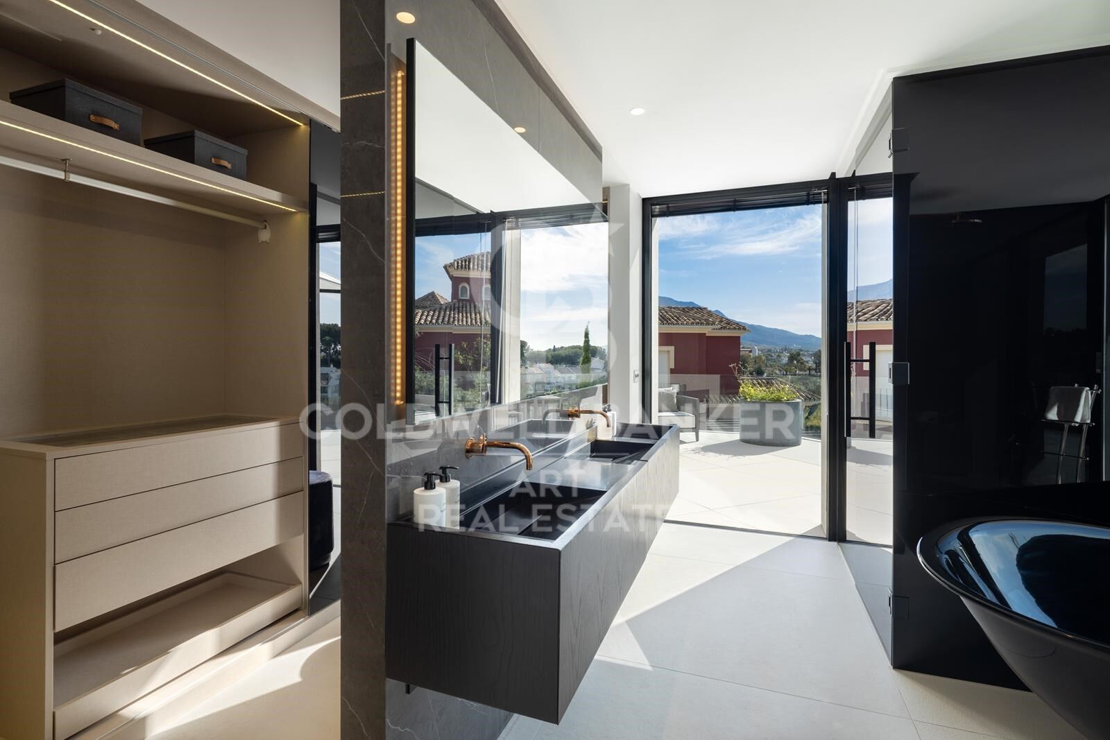 Moderne Luxusvilla mit Meerblick in La Quinta, Benahavís
