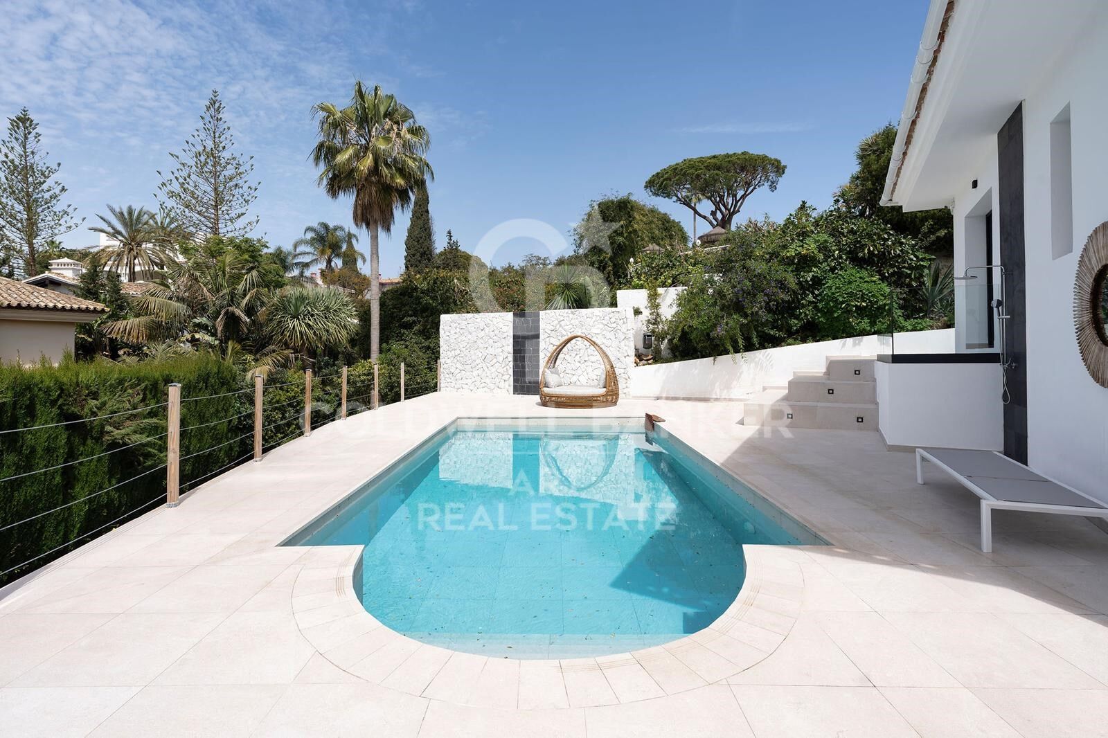 Modern One-Level Villa with Sea Views in Elviria, Marbella East