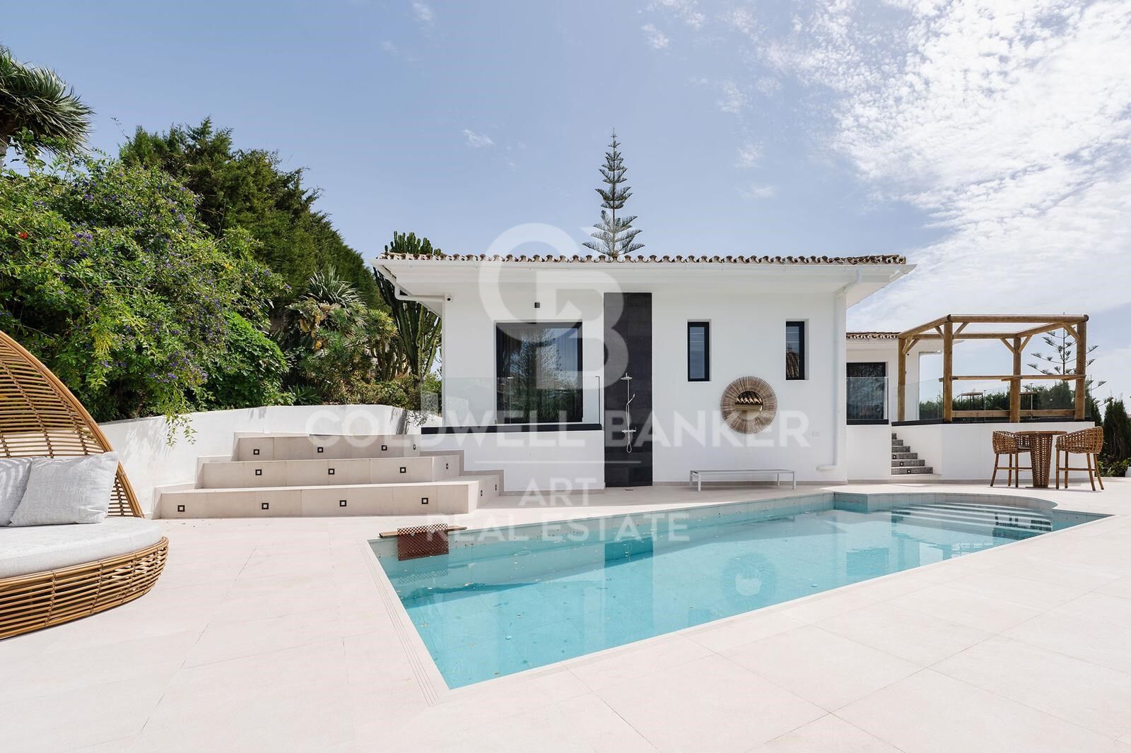 Modern One-Level Villa with Sea Views in Elviria, Marbella East