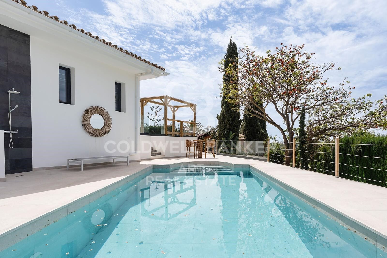 Modern One-Level Villa with Sea Views in Elviria, Marbella East