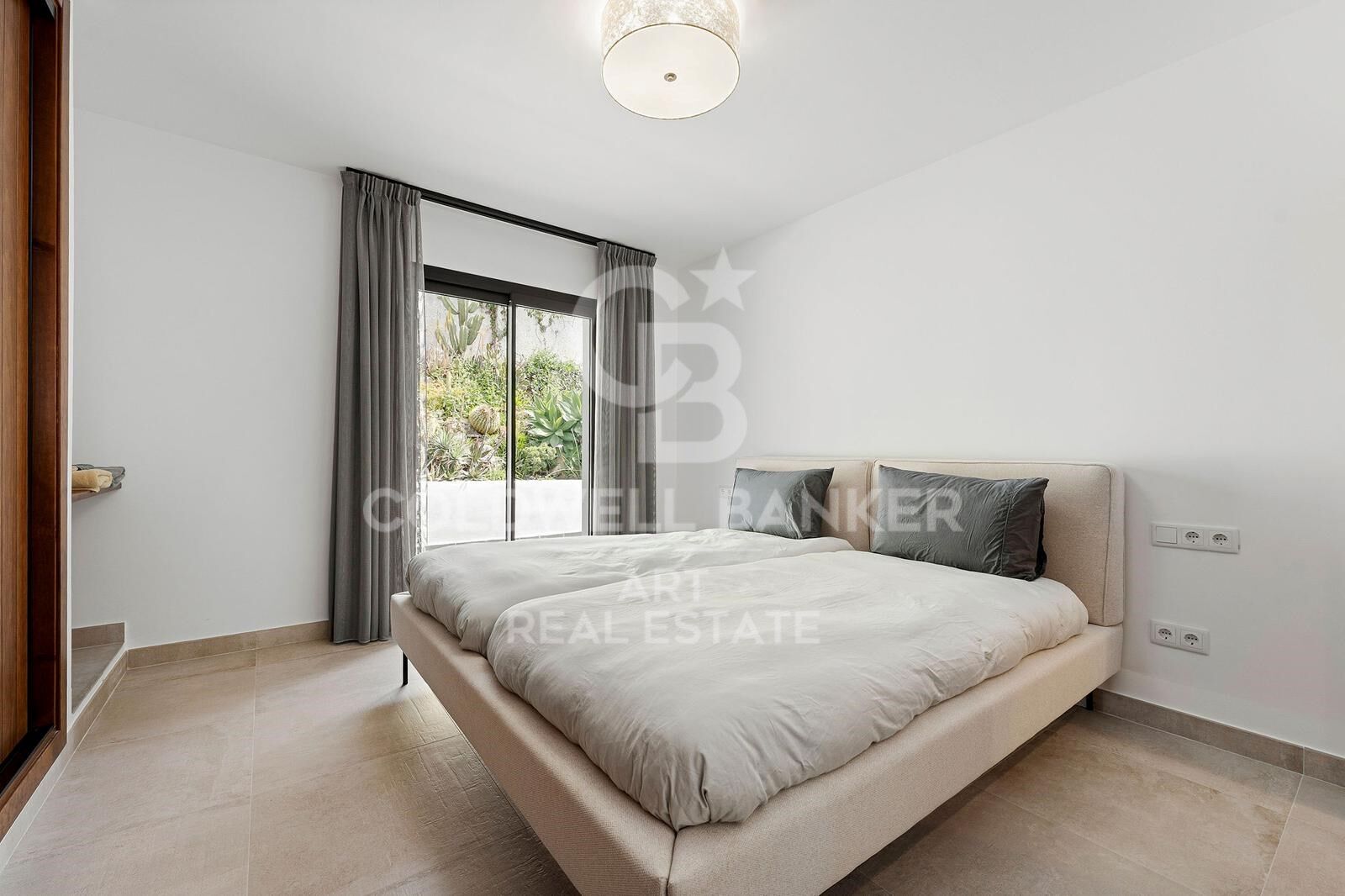 Modern One-Level Villa with Sea Views in Elviria, Marbella East