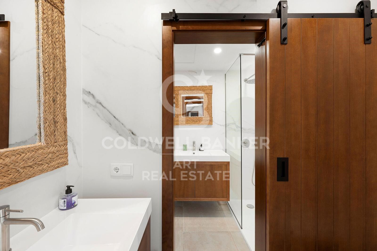 Modern One-Level Villa with Sea Views in Elviria, Marbella East