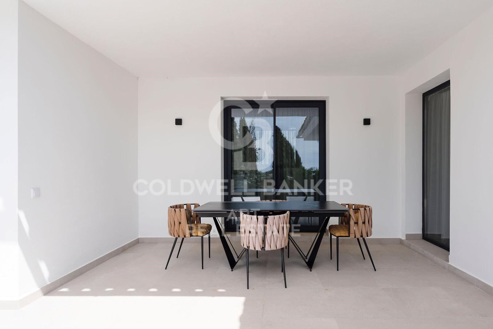 Modern One-Level Villa with Sea Views in Elviria, Marbella East