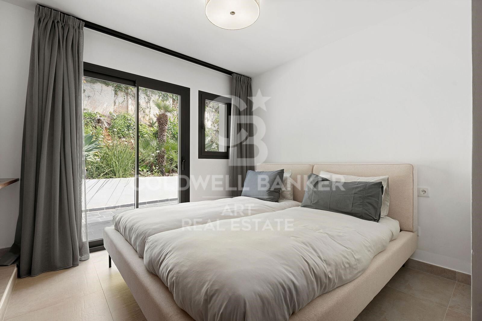 Modern One-Level Villa with Sea Views in Elviria, Marbella East