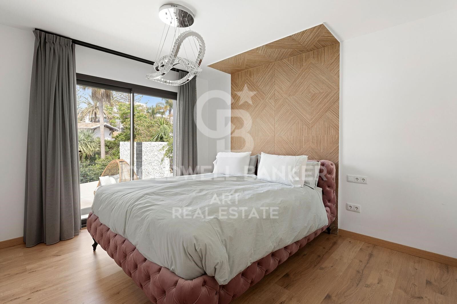 Modern One-Level Villa with Sea Views in Elviria, Marbella East