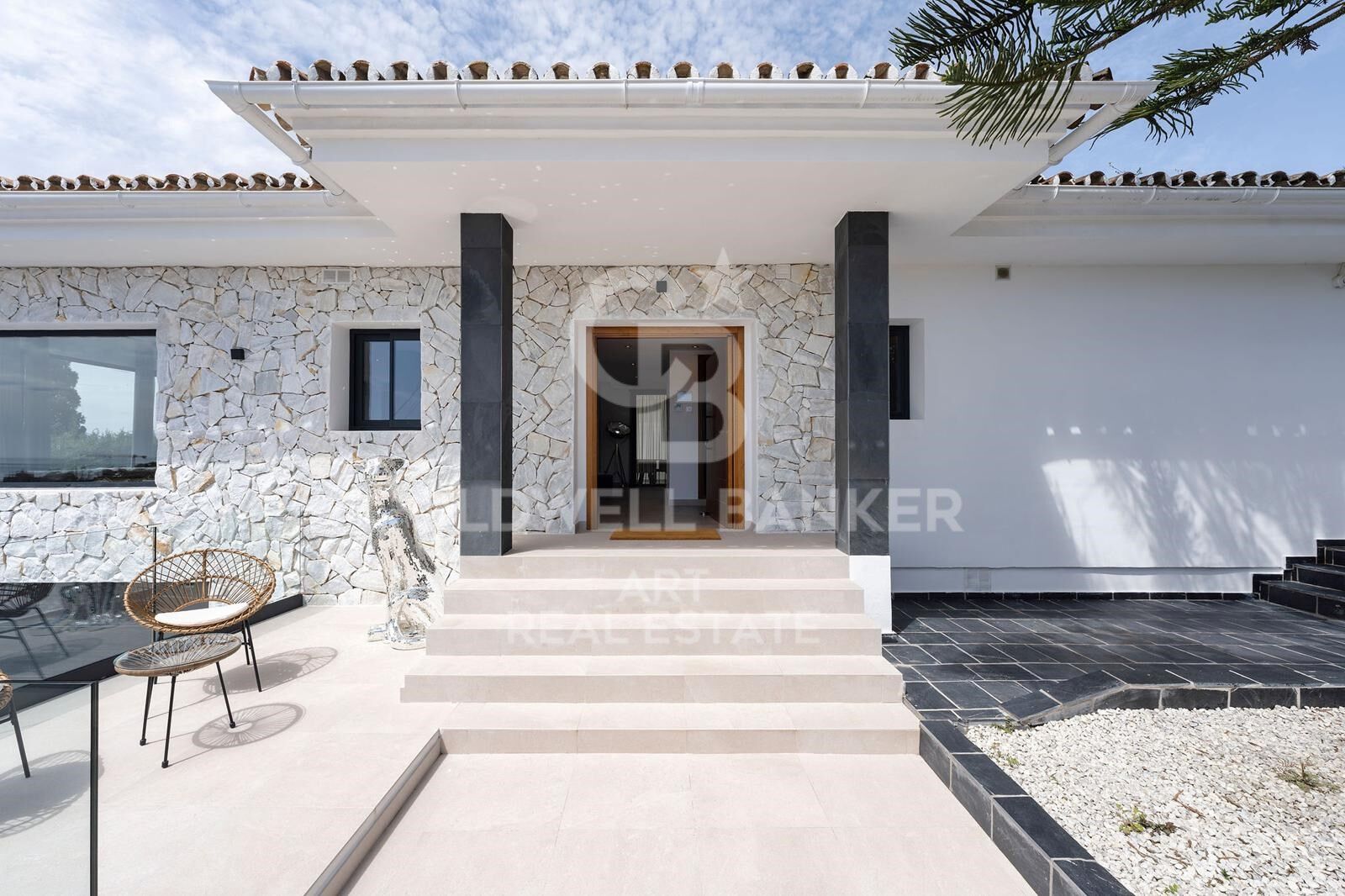 Modern One-Level Villa with Sea Views in Elviria, Marbella East