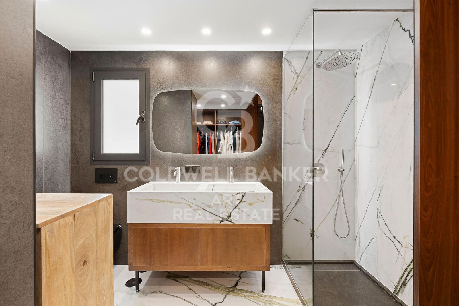 Villa contemporaine de plain-pied avec vue sur mer à Elviria, Marbella Est